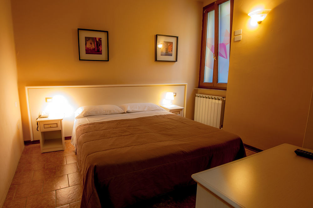 Hotel Astoria Cremona Esterno foto